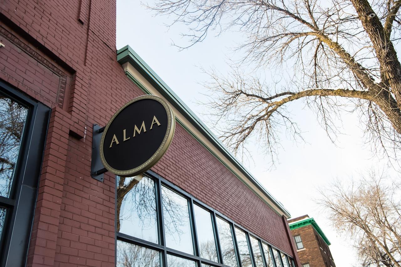 Hotel Alma Minneapolis Exteriör bild